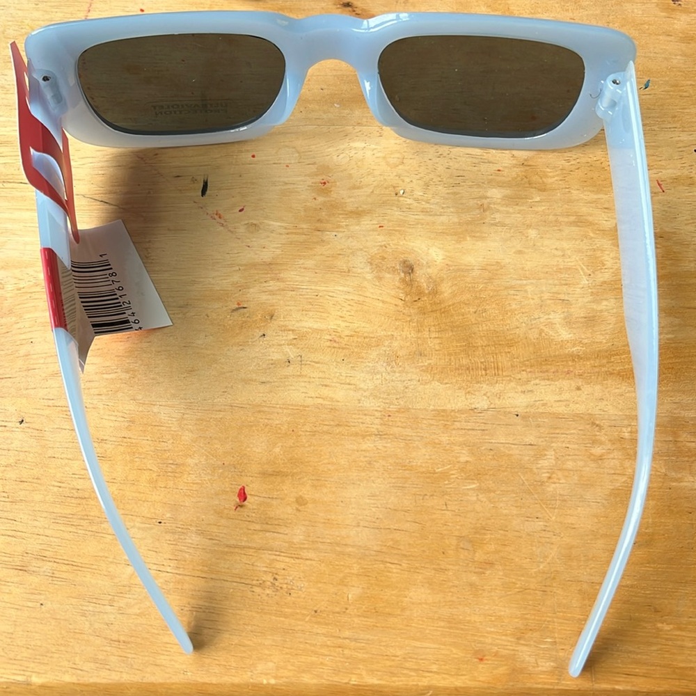 Blue Rectangular Sunglasses With Uv Protection - image 3